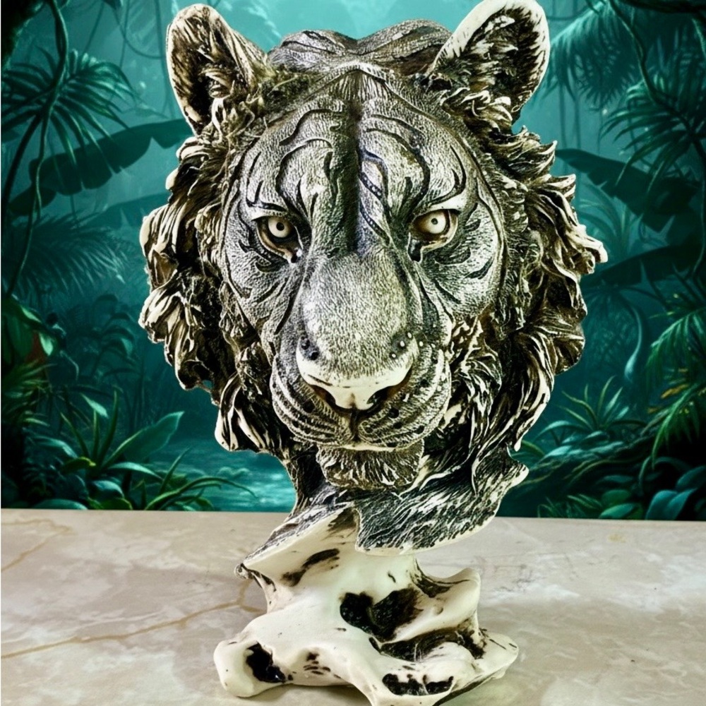 Handcrafted Black & White Lion Bust Home Art Sculpture